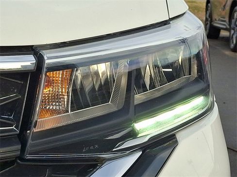 Used 2023 Volkswagen Taos SE image 9