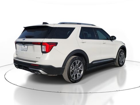 Used 2025 Ford Explorer Platinum w/ Ultimate Package image 4