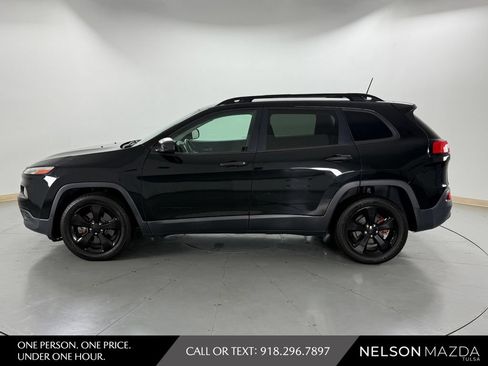 Used 2017 Jeep Cherokee Sport FWD image 8
