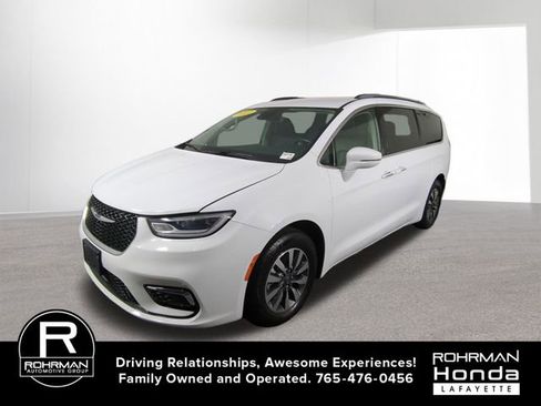 Used 2021 Chrysler Pacifica Touring-L image 10