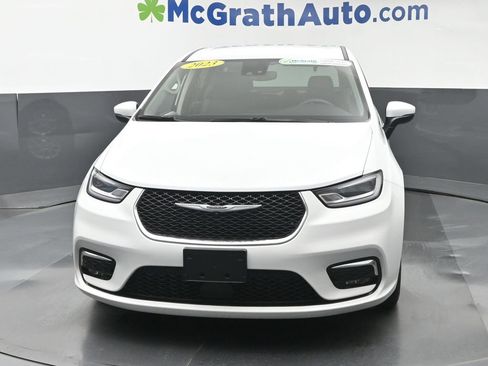 Used 2023 Chrysler Pacifica Touring-L FWD image 24