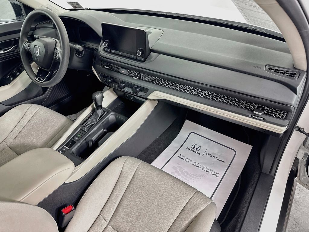 Used 2025 Honda Accord SE image 37