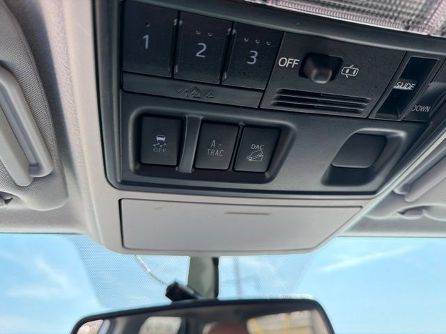 Used 2018 Toyota 4Runner SR5 Premium AWD/4WD image 16