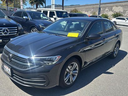 Used 2023 Volkswagen Jetta SE w/ Panoramic Sunroof Package