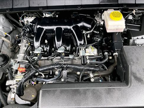 Certified 2025 Nissan Pathfinder SV FWD image 32