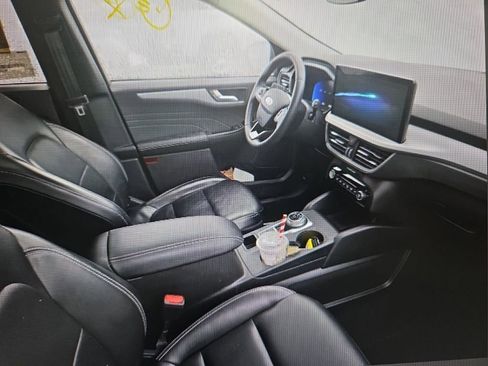 Used 2024 Ford Escape Platinum image 10