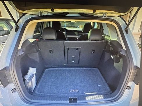 Certified 2025 Volkswagen Taos SE image 6