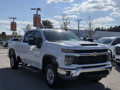 Used 2025 Chevrolet Silverado 2500 LT w/ Convenience Package image 4