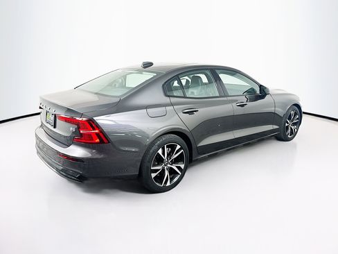 Used 2025 Volvo S60 B5 Core image 9