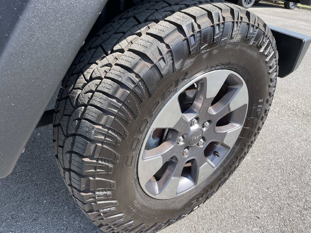 Used 2013 Jeep Wrangler Sport AWD/4WD image 29