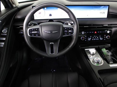 Used 2025 Genesis G80 2.5T image 4