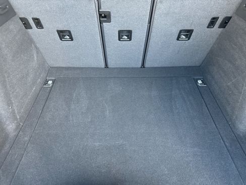 Certified 2025 Porsche Macan image 16