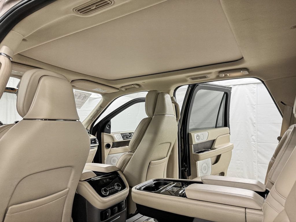 Used 2018 Lincoln Navigator Reserve w/ Technology Package AWD/4WD image 14