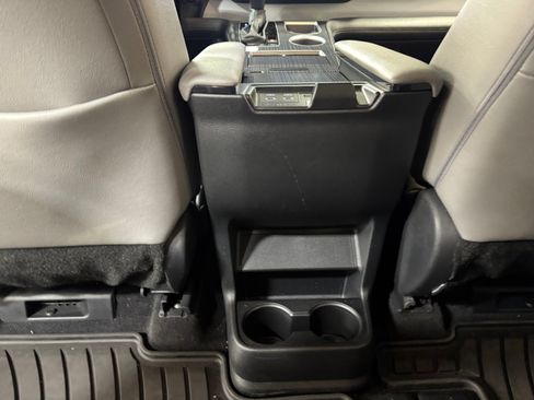 Used 2026 Toyota Sienna XLE FWD image 33