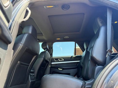 Used 2017 Ford Explorer XLT w/ Equipment Group 202A AWD/4WD image 31