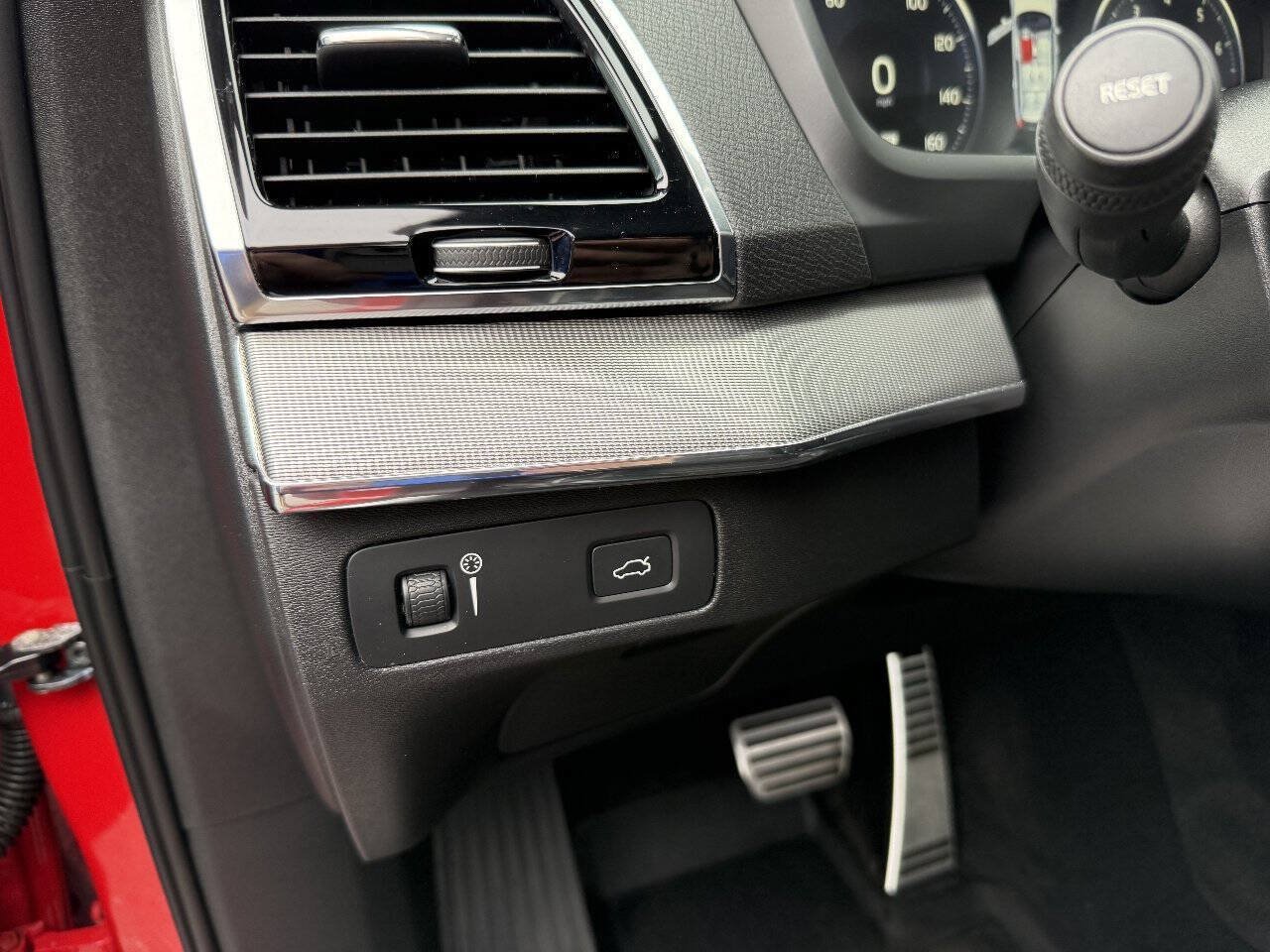 Used 2018 Volvo XC90 T6 R-Design w/ Convenience Package AWD/4WD image 21