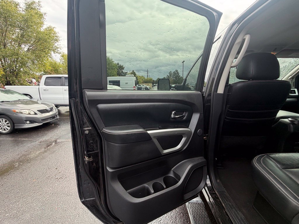 Used 2017 Nissan Titan PRO-4X w/ Pro-4x Convenience Package AWD/4WD image 16