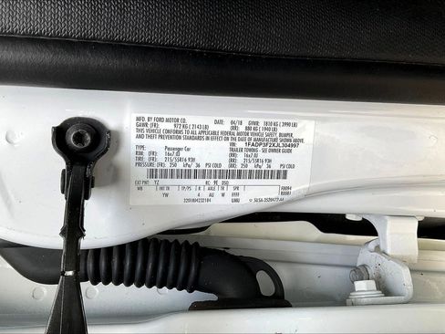 Used 2018 Ford Focus SE w/ SE Appearance Package FWD image 18