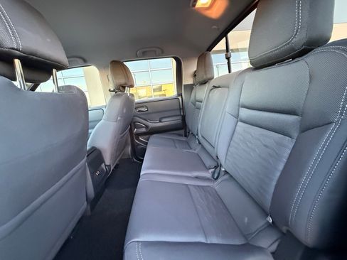 Used 2022 Nissan Frontier SV image 17