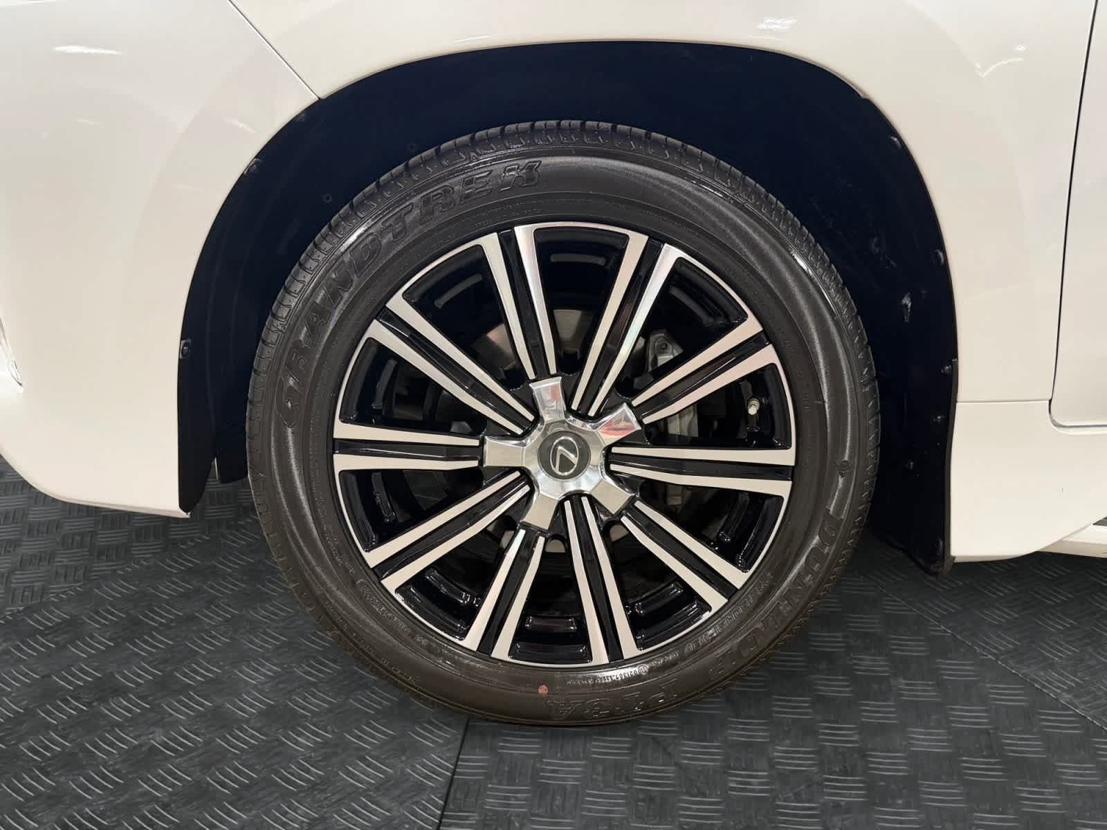 Used 2018 Lexus LX 570 4WD w/ Luxury Package image 15
