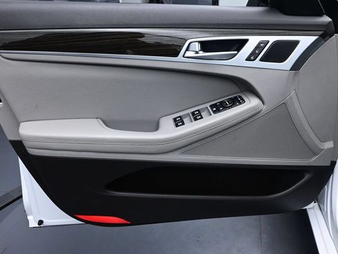 Used 2020 Genesis G80 3.8 RWD image 19