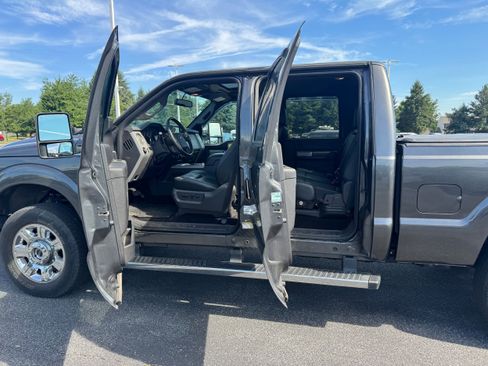 Used 2016 Ford F250 Lariat w/ Lariat Ultimate Package AWD/4WD image 9