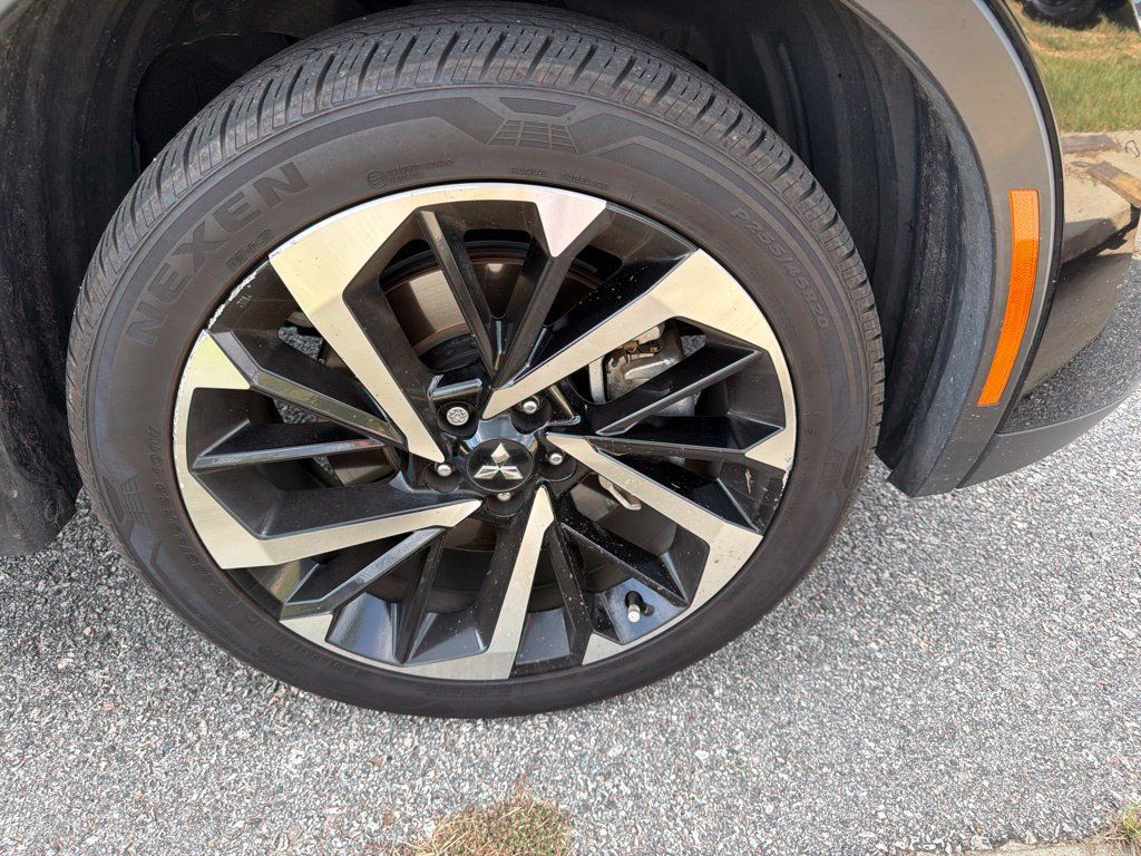 Used 2024 Mitsubishi Outlander SE Black Edition FWD image 5