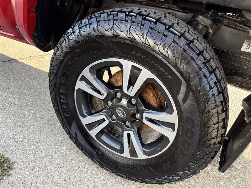Used 2016 Toyota Tacoma TRD Sport w/ Towing Package AWD/4WD image 15