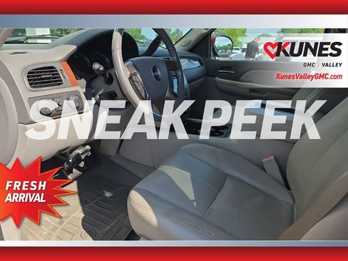 Used 2007 GMC Yukon XL 2500 SLT w/ SLT Preferred Equipment Group AWD/4WD image 2