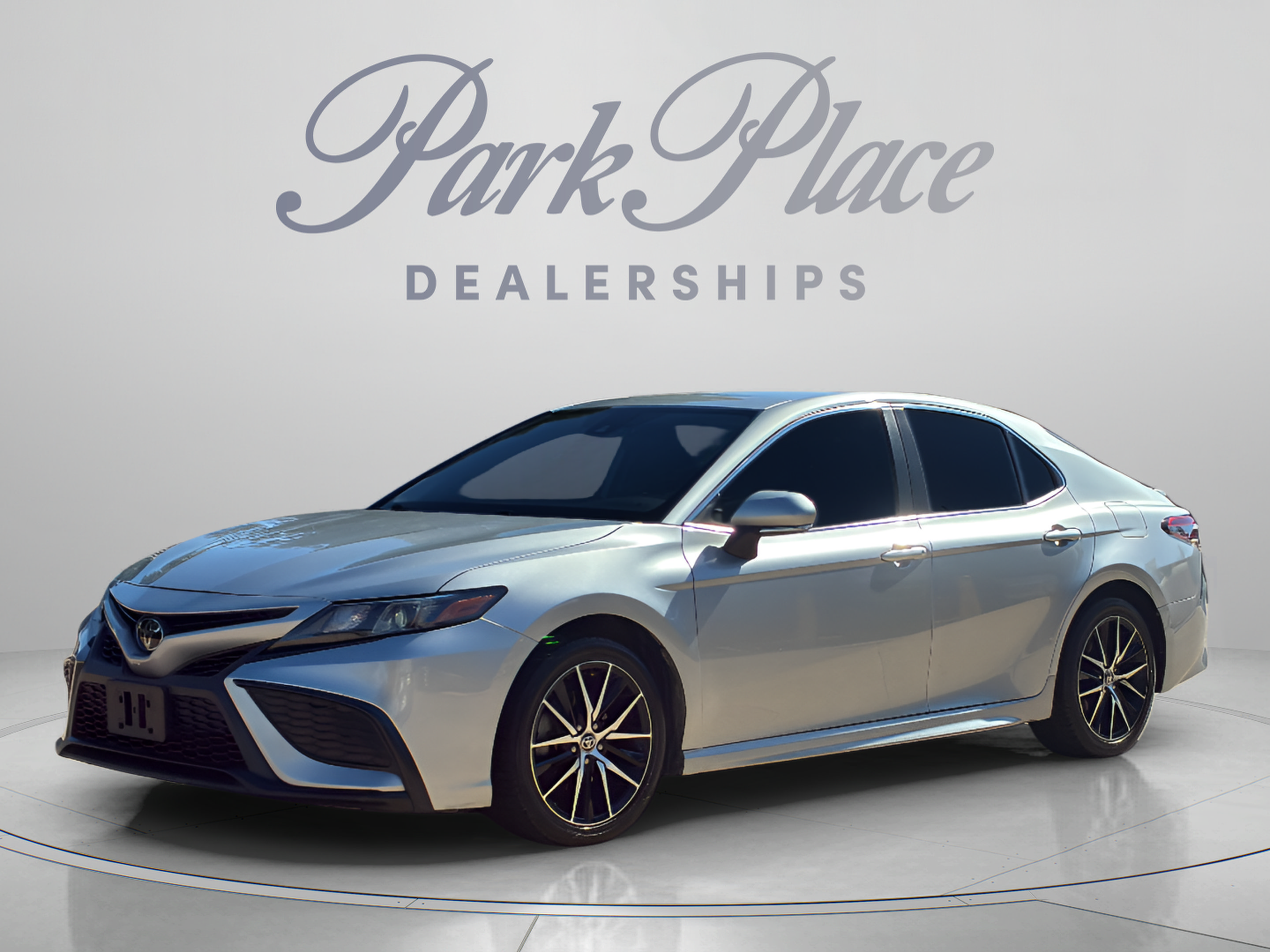 Used 2023 Toyota Camry SE FWD image 1