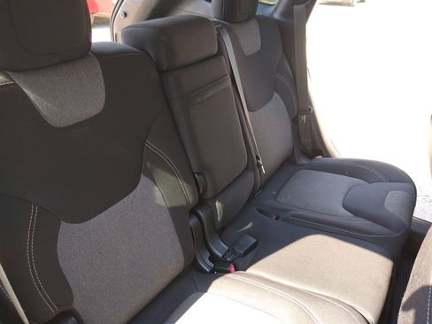 Used 2015 Jeep Cherokee Sport image 22