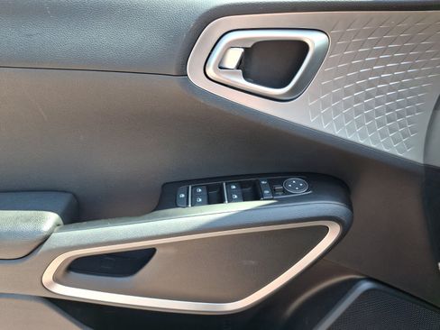 Used 2020 Kia Soul LX FWD image 14