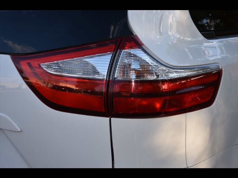 Used 2017 Toyota Sienna LE FWD image 49