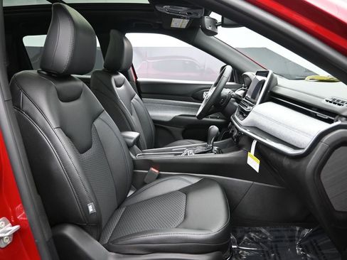 New 2025 Jeep Compass Latitude w/ Sun & Sound Group image 32