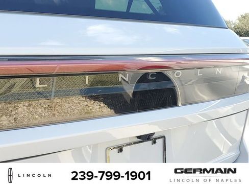 New 2025 Lincoln Navigator L Reserve image 16