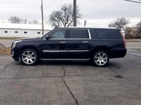 Used 2015 Cadillac Escalade ESV Premium image 2