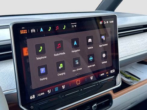 Used 2025 Volkswagen ID. Buzz 1st Edition image 15