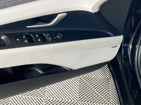 Certified 2025 Hyundai Elantra Limited FWD image 19