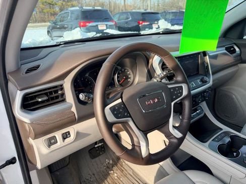 Used 2023 GMC Acadia SLT w/ Preferred Package image 9