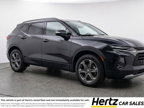 Used 2025 Chevrolet Blazer LT FWD image 1