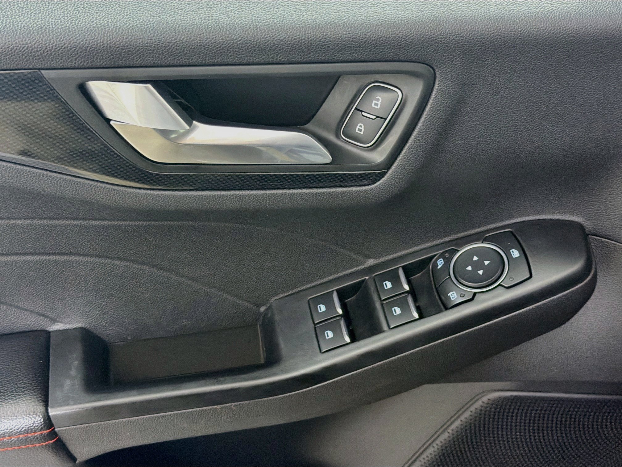 Used 2025 Ford Escape ST-Line Select AWD/4WD image 15