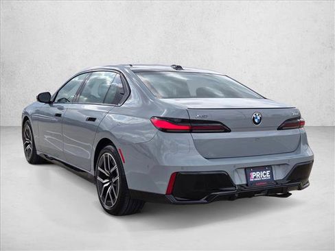 Used 2025 BMW 740i xDrive image 3