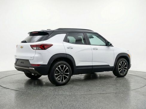 Used 2025 Chevrolet TrailBlazer LT image 9