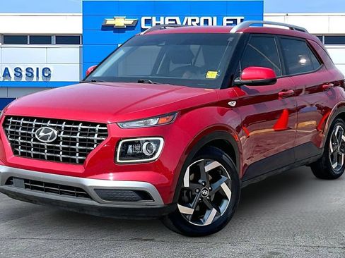 Used 2022 Hyundai Venue Limited w/ Cargo Package FWD image 2