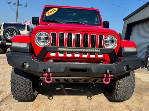 Used 2018 Jeep Wrangler Unlimited Sahara AWD/4WD image 3