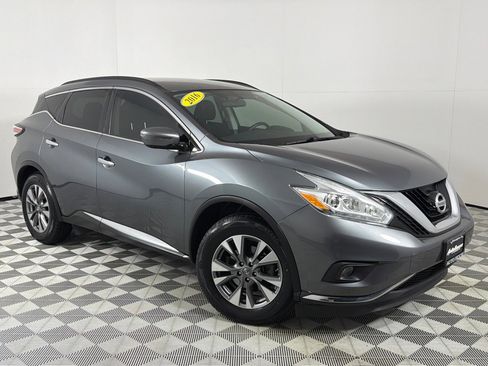 Used 2016 Nissan Murano SV image 2