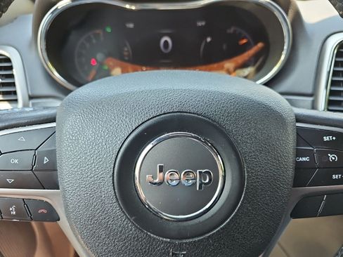 Used 2018 Jeep Grand Cherokee Limited AWD/4WD image 17