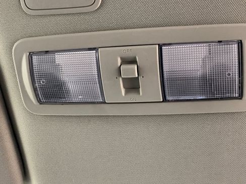 Used 2022 Nissan Titan SV AWD/4WD image 27