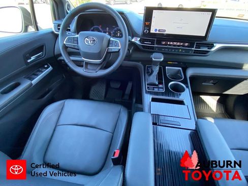 Certified 2025 Toyota Sienna XLE Woodland Edition AWD/4WD image 34