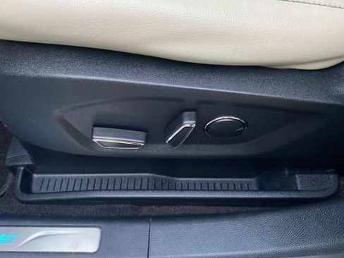 Used 2018 Ford Edge Titanium image 15